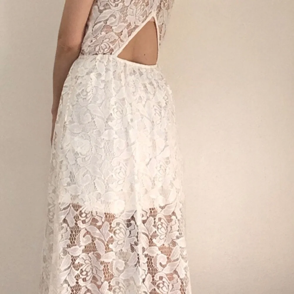Cream lace dress - Picture 13 of 14